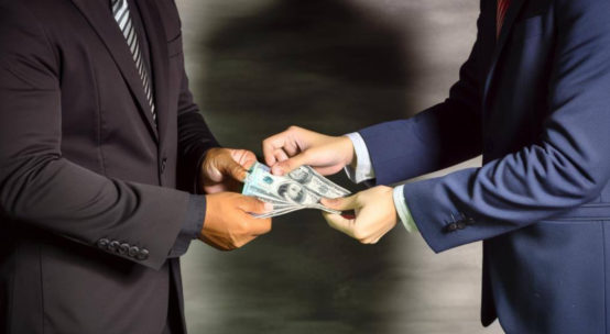 Illustration corruption deux hommes s'échangeant des billets